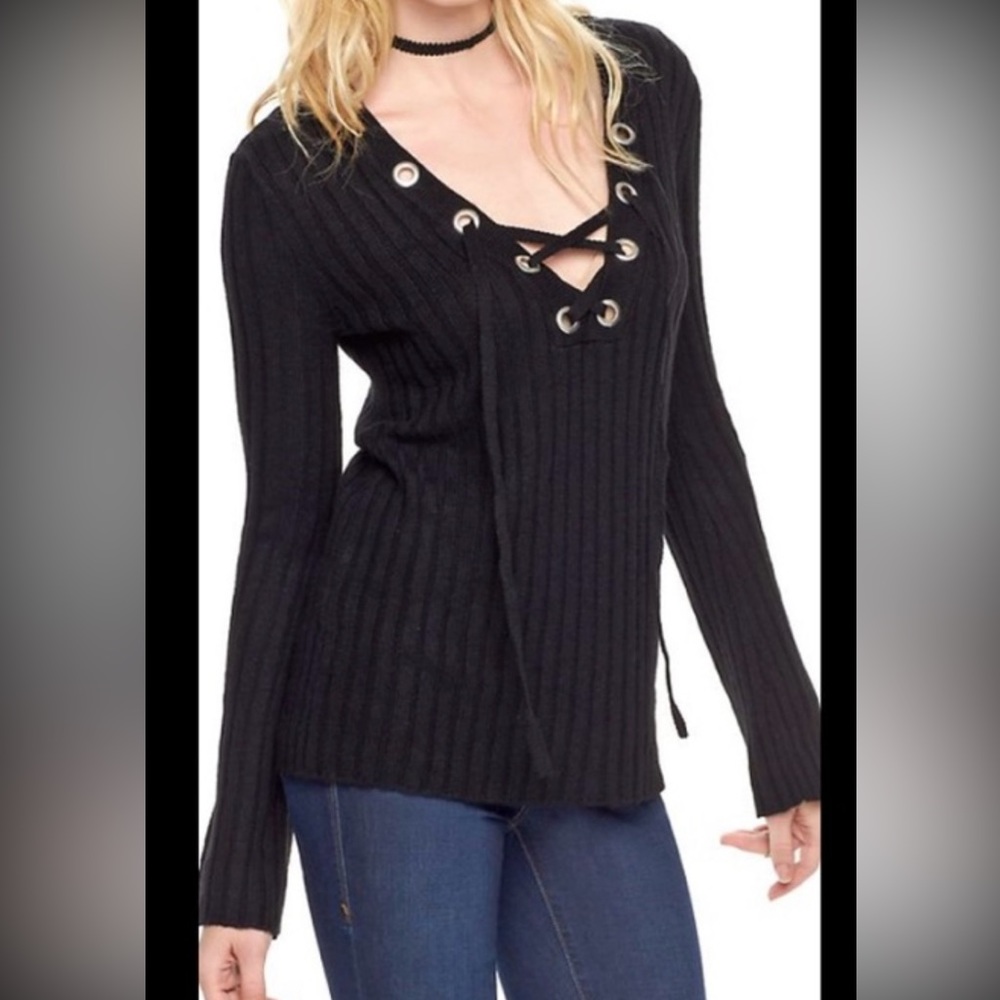 Rock & Republic Black Ribbed Long Sleeve Grommet Lace Up V Neck Pull On Sweater.